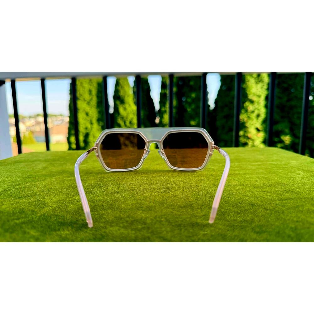 🔥 NWT Authentic MCM Geometric Oversized Sunglasses (MW0018-F 72F) - Picture 4 of 7